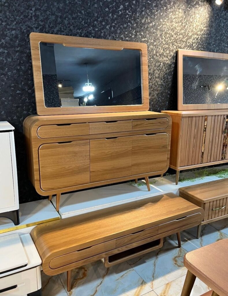 ست آینه و کنسول مدل رادیویی