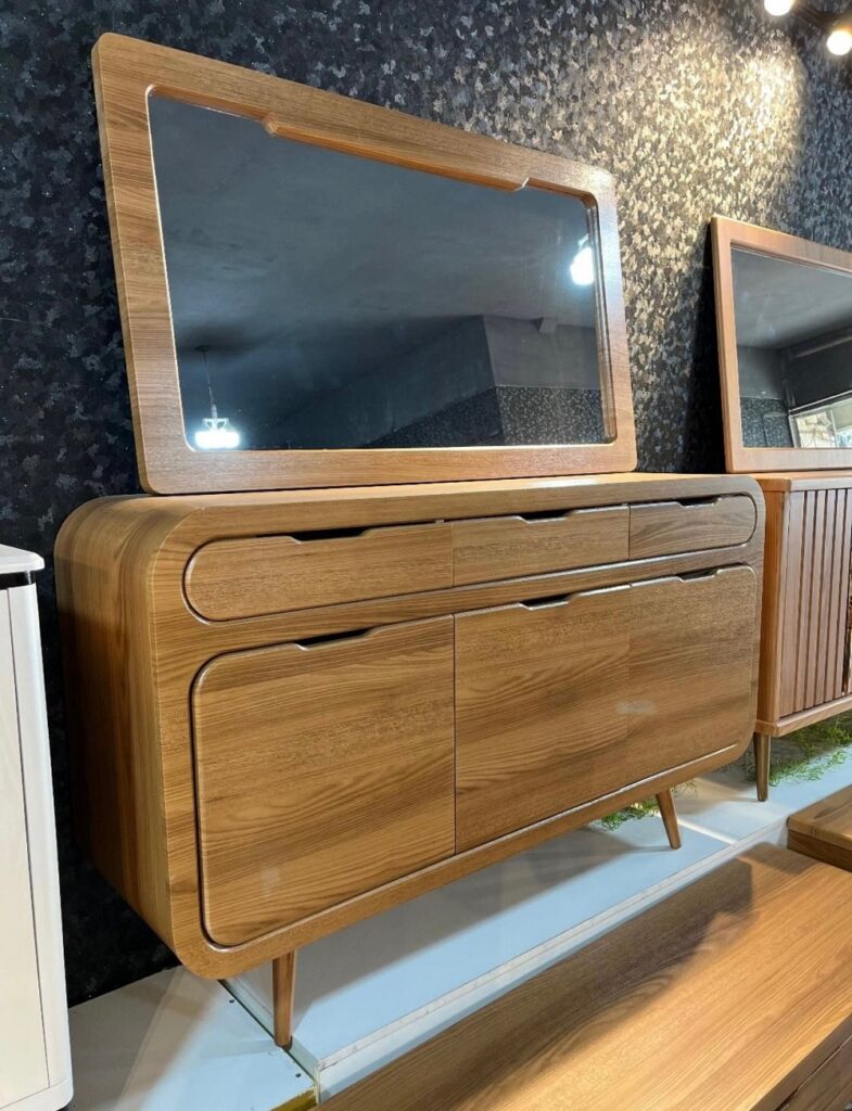 ست آینه و کنسول مدل رادیویی